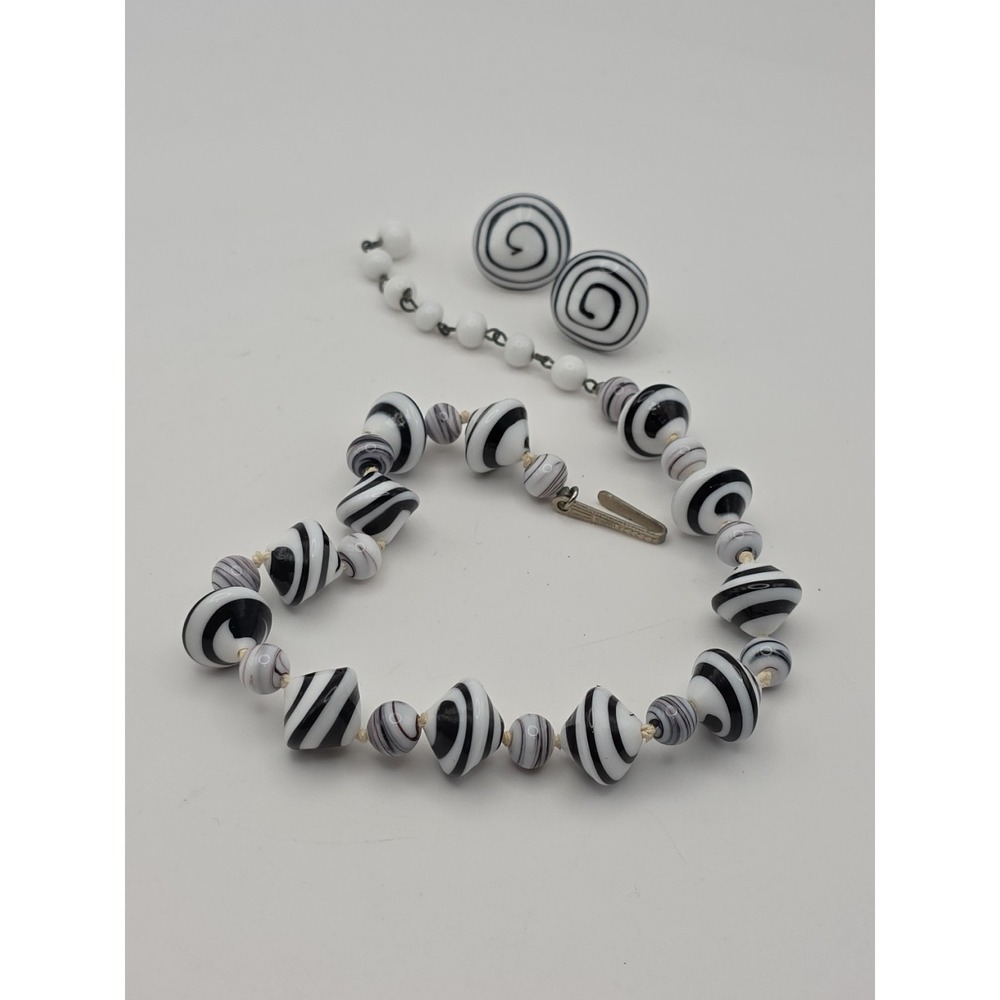 Vintage Black White Swirl Glass Bead Knotted Choker 14.5" Japan Screwback Earrin - Picture 8 of 16
